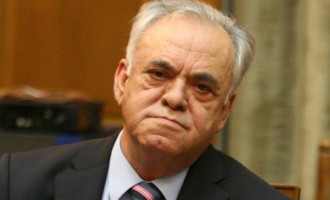 Ο Δραγασάκης είπε στον Τσίπρα να υπογράψει – Ας μη γίνει δημοψήφισμα
