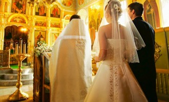 Η Εκκλησία απαγόρευσε γάμο σε ζευγάρι που ήταν… κουμπάροι