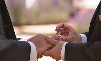 Οι ελληνικοί νόμοι αναγνωρίζουν τους γάμους ομόφυλων που τελούνται σε πολλές άλλες χώρες ως νόμιμους
