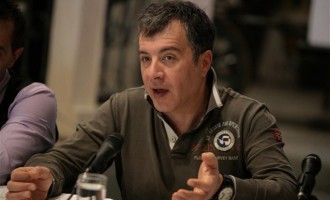 Τετ-α-τετ με Τσίπρα θέλει ο Θεοδωράκης για τη συμφωνία στο Eurogroup