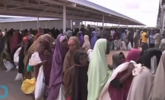 Η Κένυα διώχνει 400.000 Σομαλούς πρόσφυγες – Να πάει η Τασία να τους… σώσει!