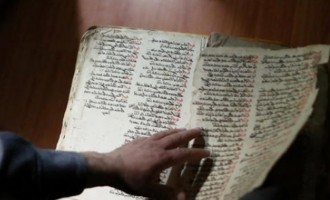Ασσύριοι καλόγεροι έσωσαν αρχαία χειρόγραφα από το Ισλαμικό Κράτος