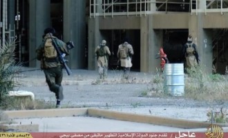 Το Ισλαμικό Κράτος μάχεται μέσα στο μεγαλύτερο διυλιστήριο του Ιράκ