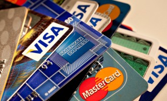 Visa: Κανονικά οι συναλλαγές με πιστωτικές – χρεωστικές