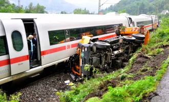 Γερμανία: 2 νεκροί και 20 τραυματίες σε σιδηροδρομικό ατύχημα