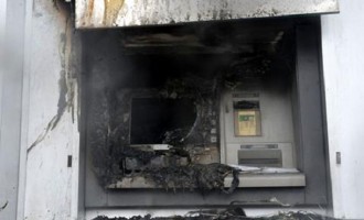 Μπαράζ εμπρησμών σε αυτοκίνητα, δίκυκλα και ΑΤΜ στην Αθήνα