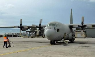 Ποτέ ξανά… οικονομική θέση! Ο Τσίπρας με ειδικά διαμορφωμένο C-130 στη Λετονία