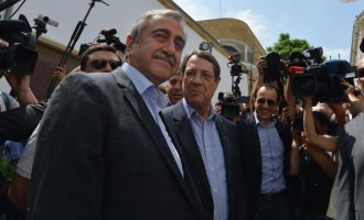 Η πυρκαγιά στην Κύπρο “ακύρωσε” τη συνάντηση Αναστασιάδη – Ακιντζί