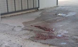 Mαχαίρωσαν γυναίκα στη Βάρη – Πέθανε στη μέση του δρόμου
