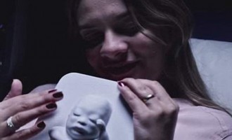 Τυφλή μητέρα «είδε» το αγέννητο μωρό της με τα χέρια της (φωτογραφίες και βίντεο)