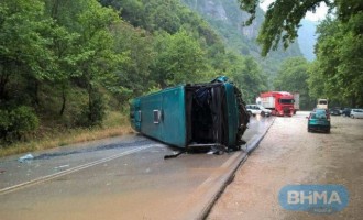 Τροχαίο με τρεις τραυματίες κοντά στα Ιωάννινα (φωτογραφίες)