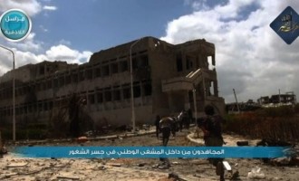 Ηρωική έξοδος των πολιορκημένων από την Αλ Κάιντα στην Τζισρ Αλ Σούγκουρ (βίντεο)