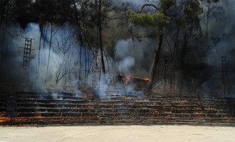 Εμπρηστές έκαψαν το θέατρο στη Ρεματιά Χαλανδρίου
