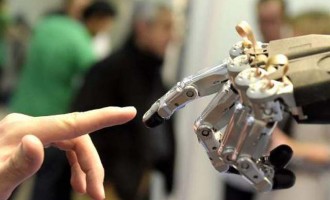 Tα ρομπότ απειλούν με “εξαφάνιση” οχτώ επαγγέλματα