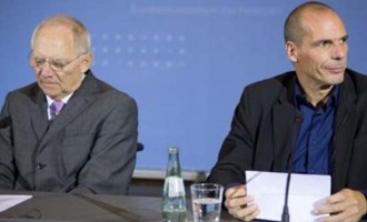 Tι ειπώθηκε στη συνάντηση Σόιμπλε – Βαρουφάκη στο Eurogroup αποκαλύπτει το Spiegel