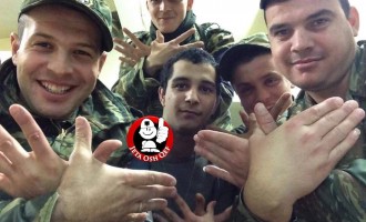 Αλβανοί φαντάροι στον Ελληνικό Στρατό σχηματίζουν τον αλβανικό αετό