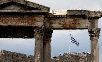 Financial Times: Μην αφήσετε την Ελλάδα να γίνει Βοσνία ή Συρία