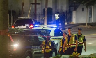 Μακελειό στο Τσάρλεστον – Άγνωστος σκότωσε 9 ανθρώπους μέσα σε εκκλησία