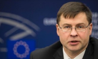 Ντομπρόφσκις: Η ΕΚΤ θα καλύψει τις τράπεζες όσο υπάρχουν διαπραγματεύσεις