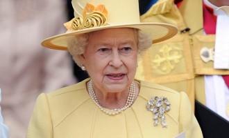 Υπό επιτροπεία η Βασίλισσα Ελισάβετ – Ποιοι αναλαμβάνουν τα καθήκοντά της