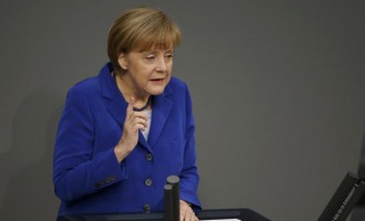 Μέρκελ: «Όχι σε νέο πρόγραμμα πριν το δημοψήφισμα»