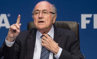 Aιφνίδια παραίτηση Μπλάτερ από την προεδρία της FIFA