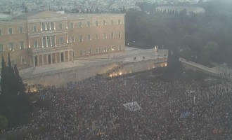 Πολυπληθές συλλαλητήριο του “ναι” στην Πλατεία Συντάγματος