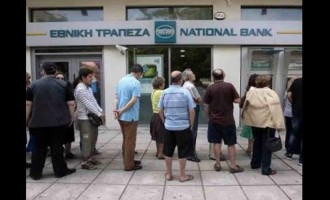 Αμερικανοί πανεπιστημιακοί: Απομονώστε τις τράπεζες από το Δημόσιο Χρέος, αλλιώς… χάος!