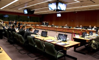 Eurogroup: Τέλος οι τηλεδιασκέψεις μέχρι το δημοψήφισμα