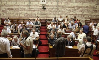 Κοινή δήλωση 4 βουλευτών του ΣΥΡΙΖΑ που απείχαν της ψηφοφορίας