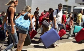 Οι τουρίστες φεύγουν από την Ελλάδα και πάνε Ισπανία και Πορτογαλία