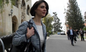 Σφαγή 30% στις συντάξεις θέλει η Βελκουλέσκου – Θέλει να μας κάνει… Ρουμανία