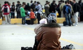 Νέα καραβιά με 1.034 πρόσφυγες και μετανάστες στον Πειραιά