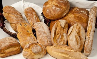 Το ψωμί-ψωμάκι: Η ΕΛΣΤΑΤ λέει ότι ακρίβυνε 18,5%, η Eurostat 22,8% – Μητσοτάκη κρύβεις ακρίβεια;