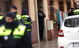 Συνελήφθη Ισπανός που πωλούσε ρούχα και αξεσουάρ με το σήμα “Ισλαμικό Κράτος”
