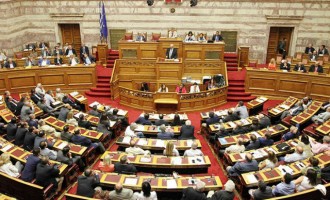 Σε εξέλιξη η ονομαστική ψηφοφορία για το μνημόνιο – Ποιοι είναι οι «αντάρτες» του ΣΥΡΙΖΑ