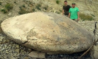 Βρέθηκαν βράχοι σε σχήμα ιπτάμενου δίσκου στη Ρωσία – Τι συμβαίνει; (φωτο)