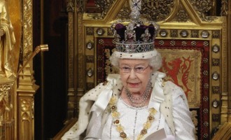 Η βασίλισσα Ελισάβετ έκανε ρεκόρ παραμονής στο θρόνο της Αγγλίας