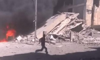 Συγκλονιστικό βίντεο από τους ρωσικούς βομβαρδισμούς στη Χομς της Συρίας