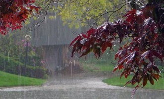 Ασθενείς βροχές και χιονοπτώσεις τη Δευτέρα – Πέφτει η θερμοκρασία