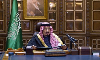 Σαουδική Αραβία: Ο βασιλιάς Σαλμάν δίνει την εξουσία στον πολεμοχαρή γιο του