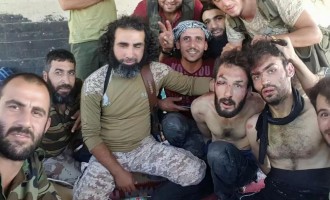 Τζιχαντιστές από το Ισλαμικό Κράτος “τρόπαια” στα χέρια “μετριοπαθών” τζιχαντιστών