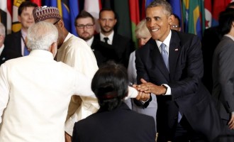 Ο Ομπάμα αντάλλαξε χειραψία με τον ΥΠΕΞ του Ιράν