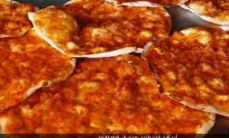 Το Ισλαμικό Κράτος άνοιξε πιτσαρία! Θα τρώγατε ποτέ πίτσα από τζιχαντιστή; (φωτο)