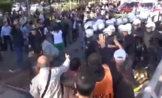 Άγκυρα: Αστυνομικοί εμπόδιζαν τα ασθενοφόρα να φτάσουν στους τραυματίες (βίντεο)