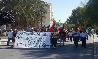 Τουρκοκύπριοι διαδηλωτές κατά Ερντογάν στα Κατεχόμενα (φωτο)