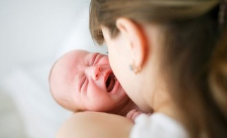 Πώς να κάνετε το μωρό σας να σταματήσει να κλαίει