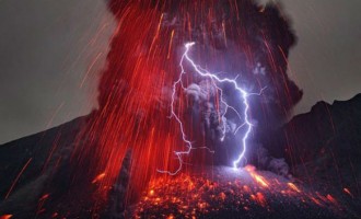 Μοναδικό φαινόμενο! «Βρόμικη καταιγίδα» μέσα σε ηφαίστειο! (βίντεο)