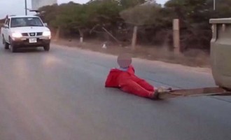 Τζιχαντιστές σέρνουν μέχρι θανάτου πίσω απο αυτοκίνητο κρατούμενο (φωτο + βίντεο)