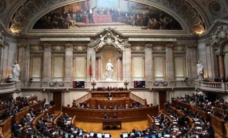 Πορτογαλία: Συμμαχία κομμουνιστών – σοσιαλιστών “ξηλώνει” τον Κοέλιου